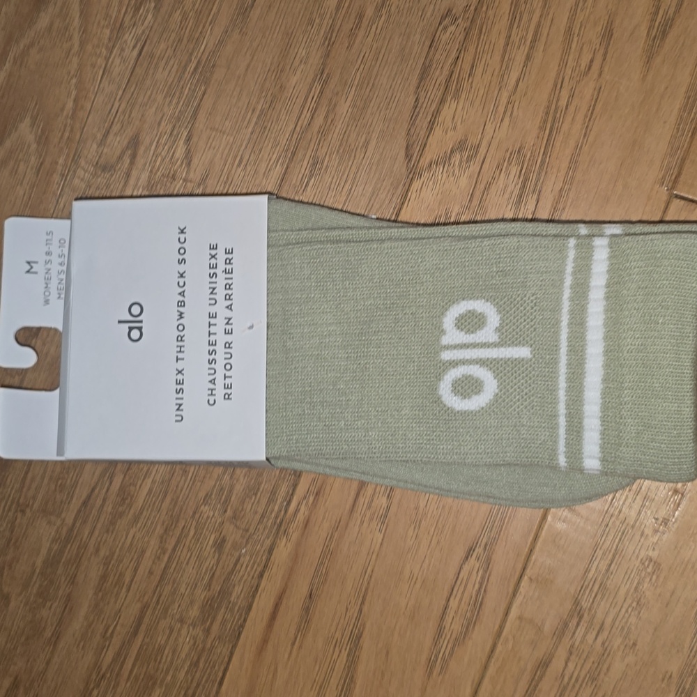 ALO Unisex Throwback Sock Limited edition/release Limestone/White medium $34 - Picture 5 of 8